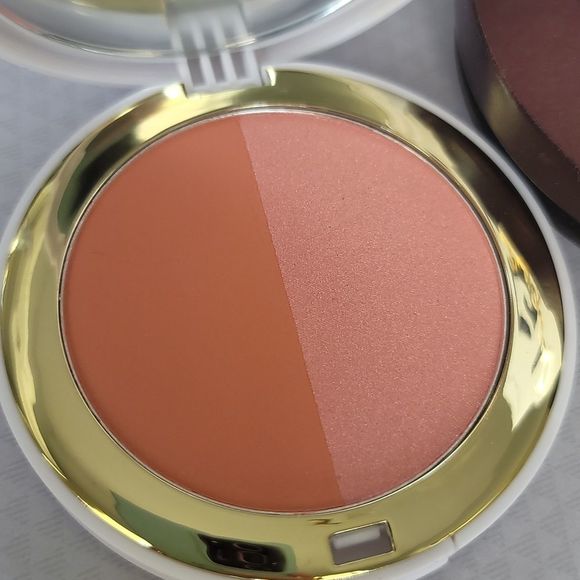 Gigi Gorgeous The Only Blush Duo: Authentic + Pride - Picture 3 of 6